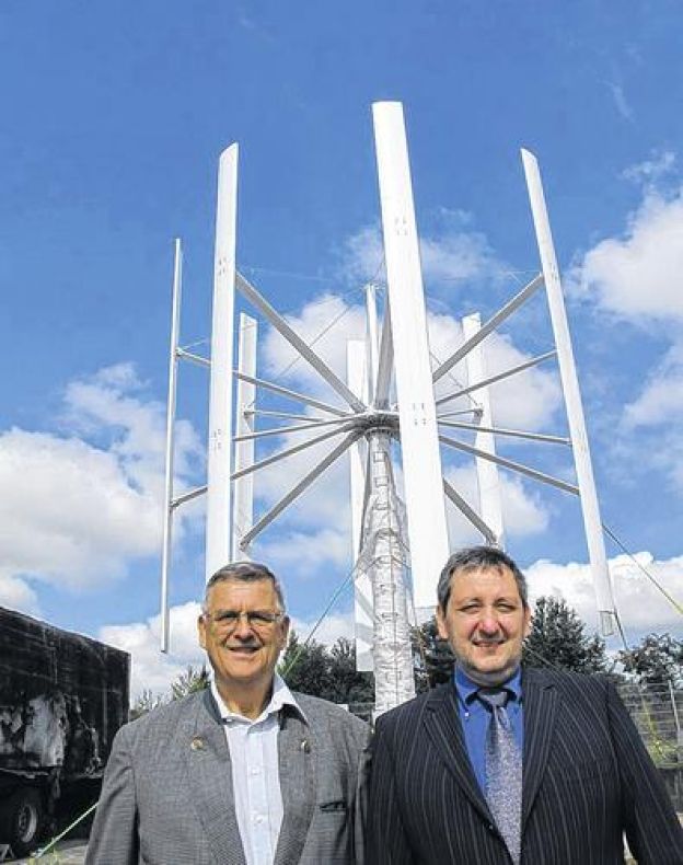 CrossWind-Anlage in Würzburg mit Dieter Irl (links) und Harald Weis Foto: Tilman Toepfer